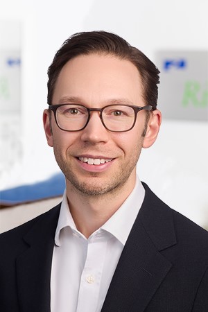 Pejnovicnicholas Withbkg 052025 300X450