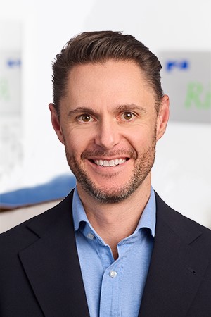 Elsomjames Withbkg 052025 300X450