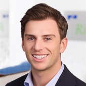 Froudelucas Withbkg 052025 300X450