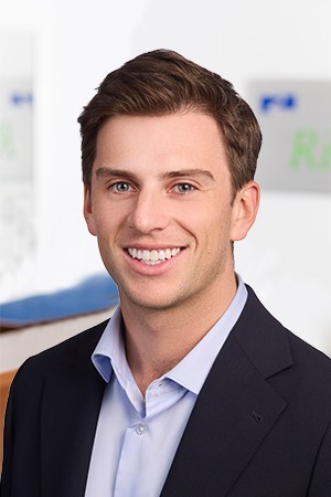 Froudelucas Withbkg 052025 300X450